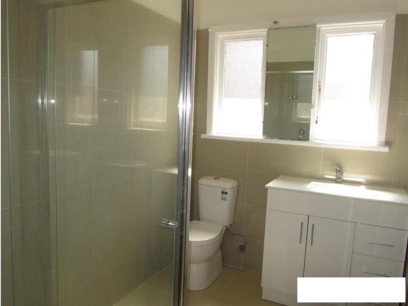 Springvale Couple Room Shared Bathroom Exterior photo